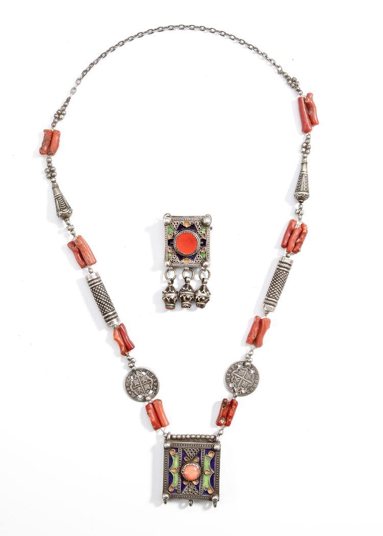 AN ISLAMIC SILVER NECKLACE, MOROCCO, 19TH CENTURY