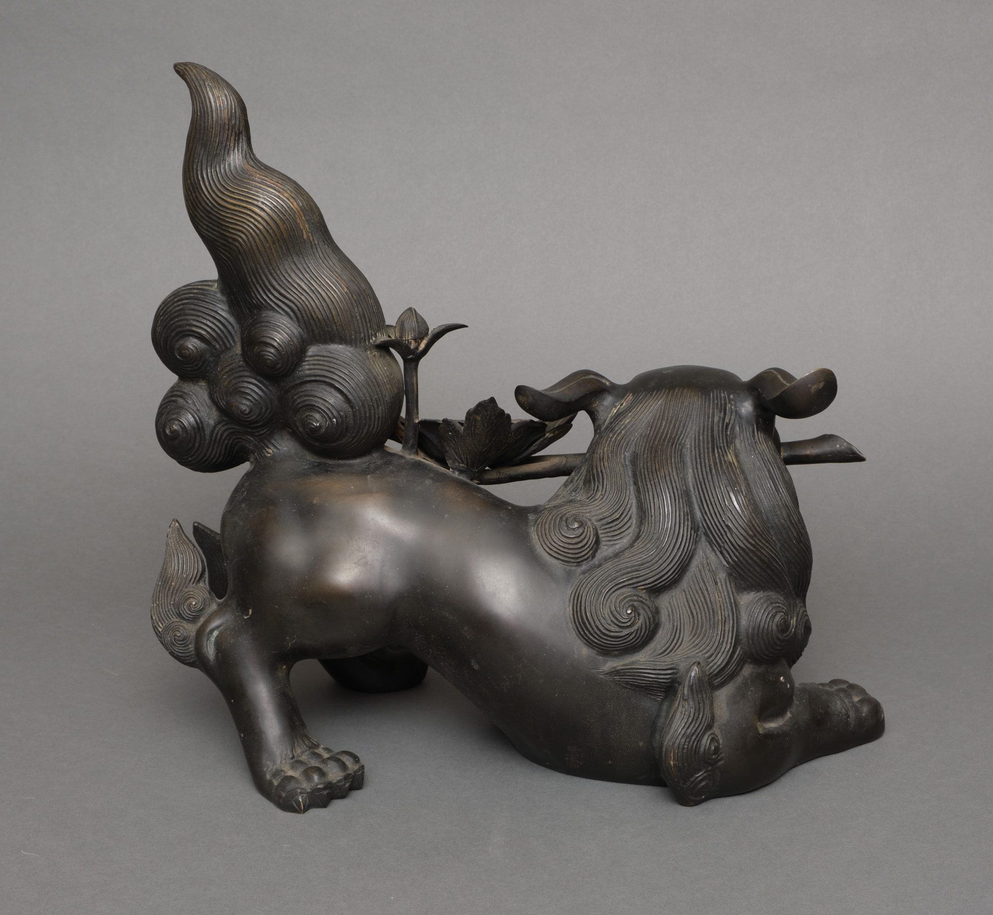 尾州藩士　江戸明治期　獅子顔形　手彫　大金具　銅製鍍金　骨董品 尾州藩士 江戸明治期 獅子顔形 手彫 大金具 銅製鍍金 骨董