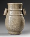 A CHINESE CRACKLE GLAZE PORCELAIN HU VASE, QING DYANSTY (1644–1911)