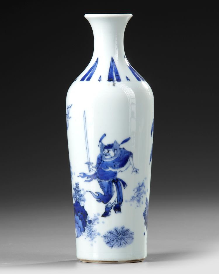 A CHINESE BLUE AND WHITE VASE, QING DYNASTY (1644–1911), 19TH CENTURY