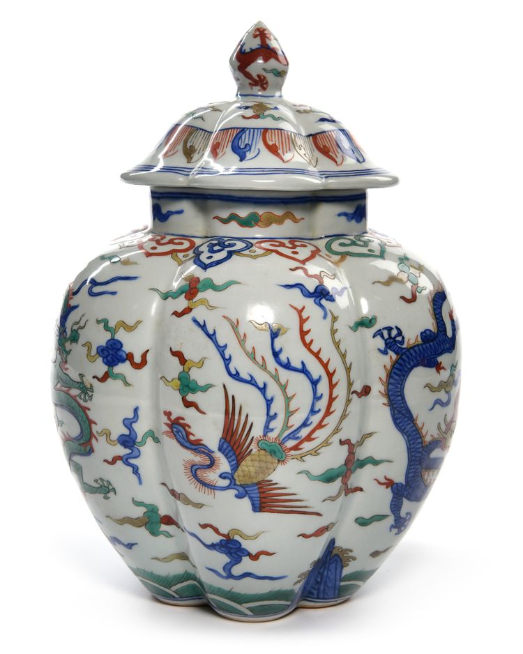 A CHINESE WUCAI LOBBED JAR AND COVER