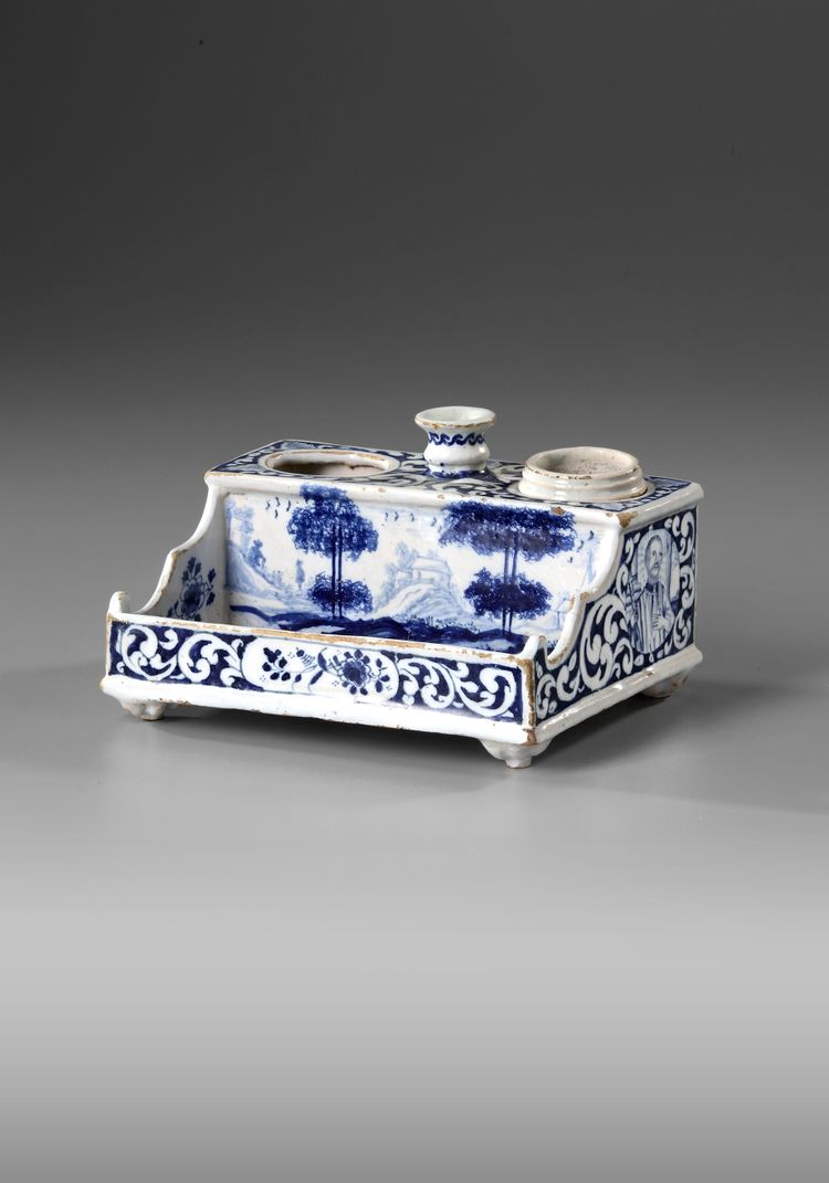 BLUE AND WHITE DELFT INKWELL AND DESK STAND, DATED 1715