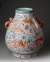 A LARGE CHINESE FAMILLE ROSE HU VASE, 19TH-20TH CENTURY