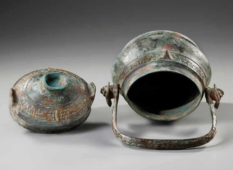 A CHINESE BRONZE RITUAL WINE VESSEL AND COVER, HAN DYNASTY OR LATER