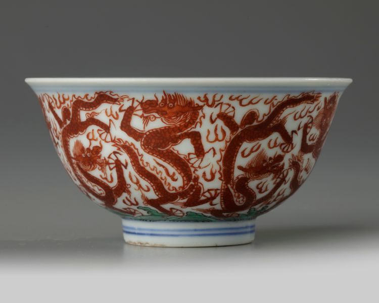 A small Chinese wucai 'nine dragon' bowl