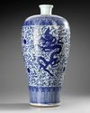 A MASSIVE BLUE AND WHITE ‘DRAGON’ VASE, MEIPING, WITH COVER