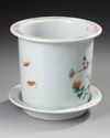 A CHINESE FAMILLE ROSE POT ON STAND – 19TH CENTURY