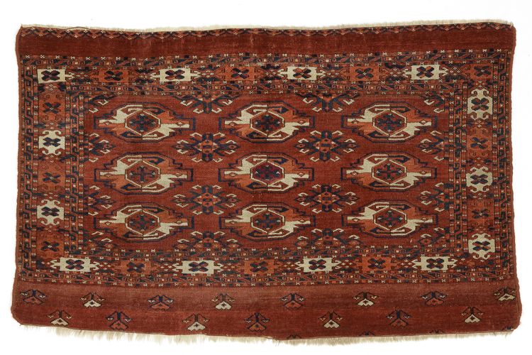 A JAMUT TORBA RUG, EARLY 19TH CENTURY
