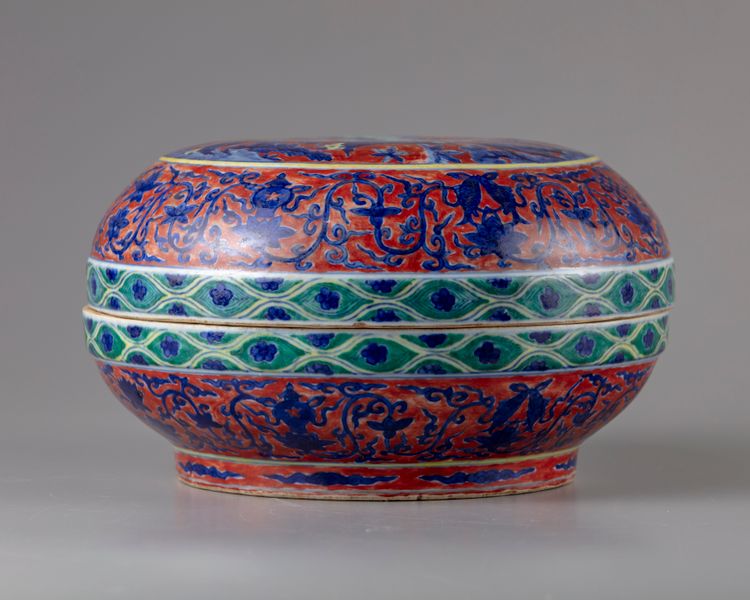 A clobbered blue and white box and cover