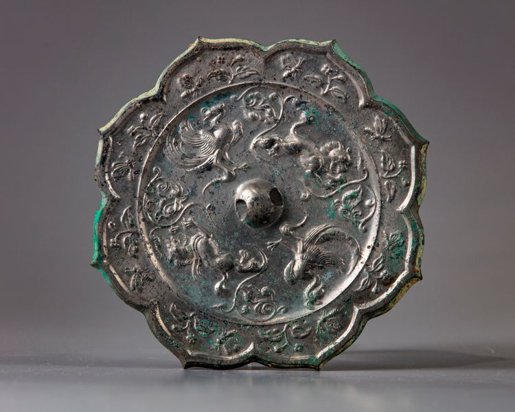 A bronze octofoil scholar mirror
