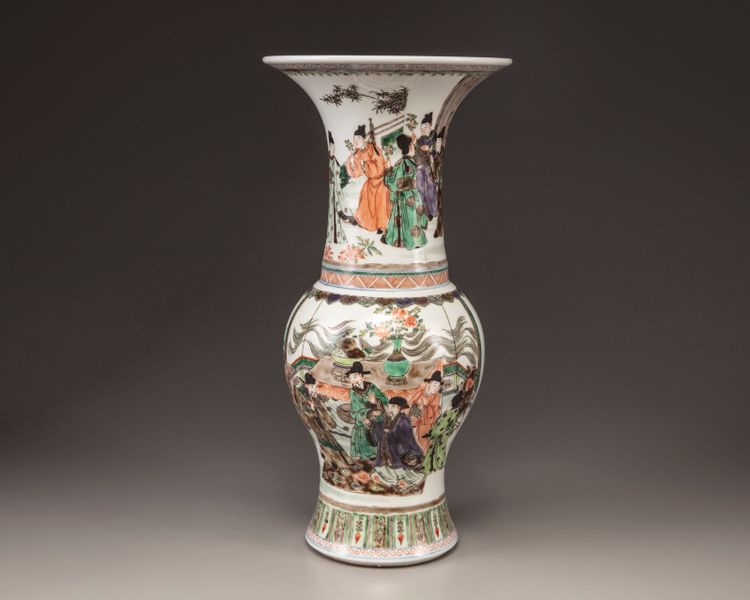 A famille verte yen yen vase