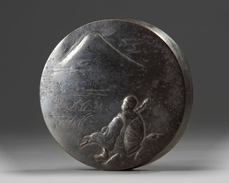 A Japanese bronze pastebox