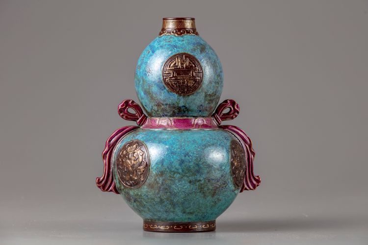 A robins egg glazed double gourd 'ribbon' vase