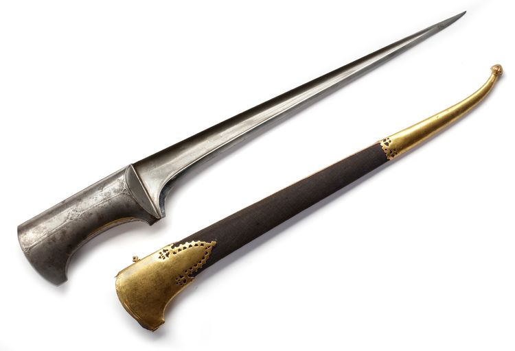 A MUGHAL PESH KABZ DAGGER WITH WOOTZ BLADE, INDIA, 18TH CENTURY