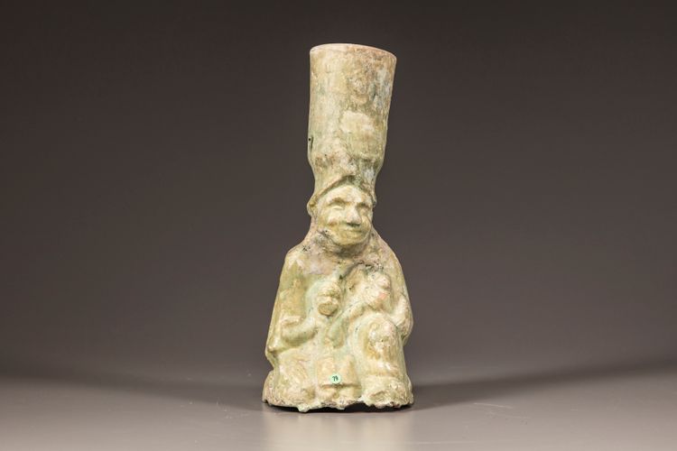 A Chinese green-glazed pottery incense holder