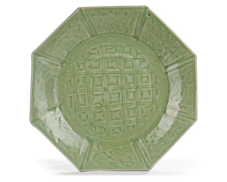 A CHINESE LONGQUAN CELADON DISH, EARLY MING (1400-1500)