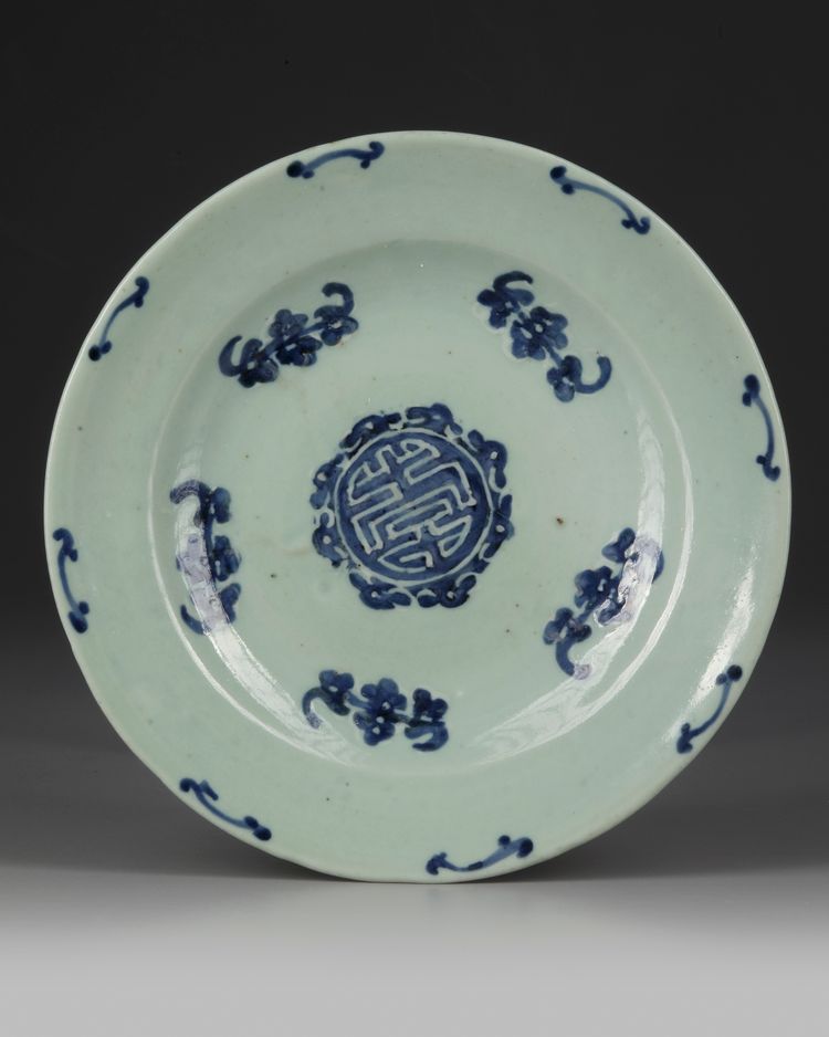 A CHINESE BLUE-DECORATED CELADON-GLAZED DISH, 19TH CENTURY