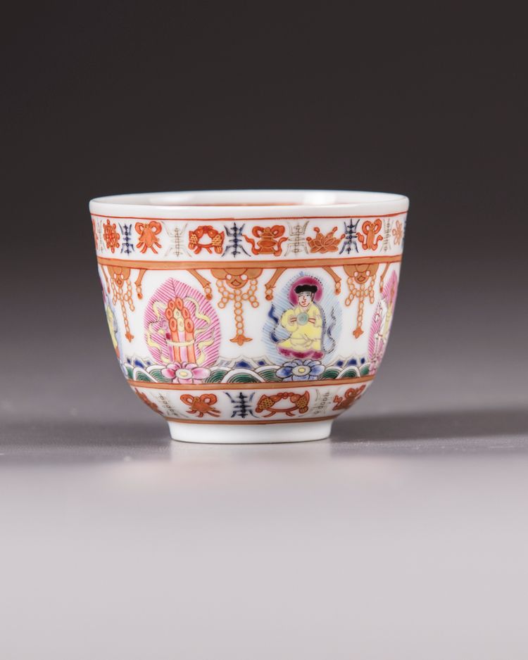 A famille rose cup