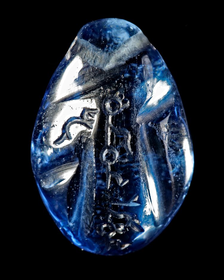 A SAPPHIRE WITH KUFIC INSCRIPTION, NEAR EAST, 9TH-10TH CENTURY