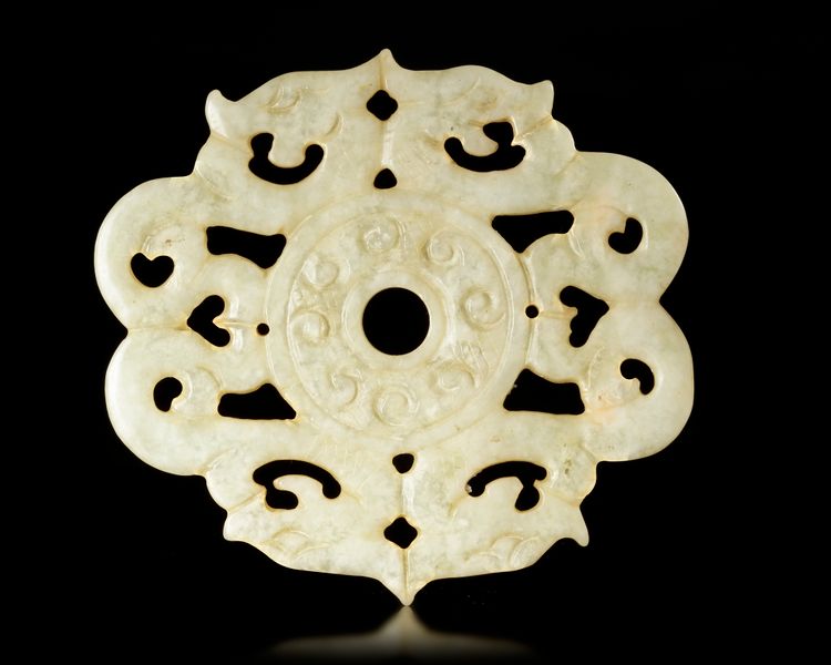 A CHINESE JADE CARVED PENDANT, QING DYNASTY (1644–1912)