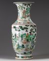 A LARGE FAMILLE VERTE VASE, CHINA, QING DYNASTY (1644-1911)
