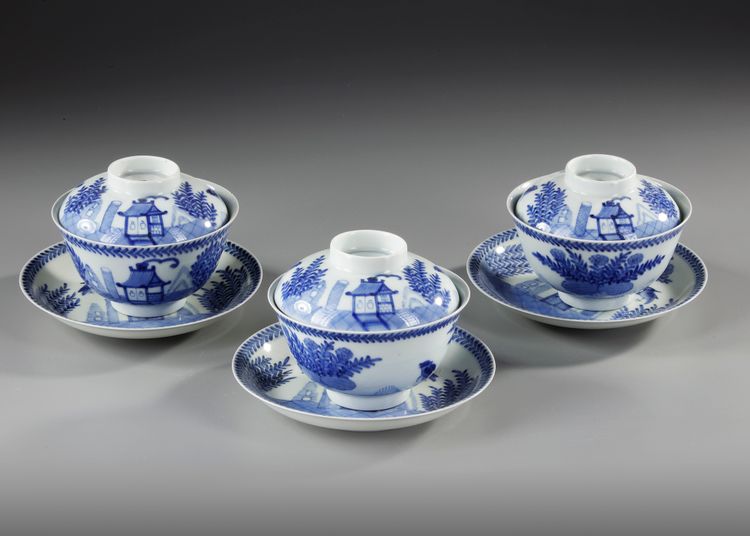 THREE CHINESE BLUE AND WHITE 'CUCKOO IN THE HOUSE' BOWL, COVERS AND SAUCERS, 18TH-19TH  CENTURY