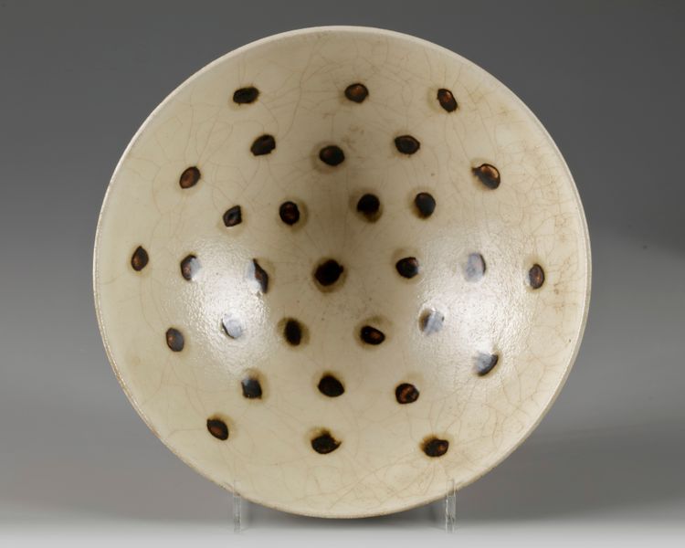 A CHINESE CREAM-GLAZED SPOTTED BOWL, QING DYNASTY (1644 - 1911)
