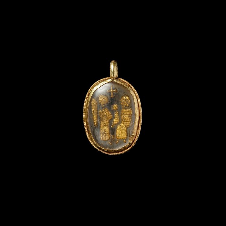 A GOLD AND ROCK CRYSTAL PENDANT BYZANTINE, 6TH CENTURY AD