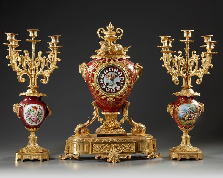 A FRENCH CLOCK SET, LATE 19TH CENTURY