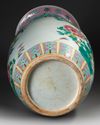 A CHINESE FAMILLE ROSE VASE, 19TH CENTURY