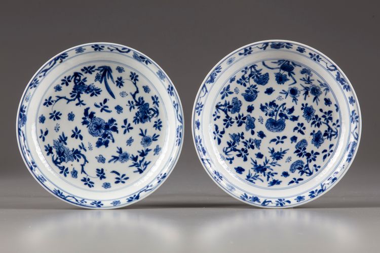 A pair of Chinese blue and white 'floral' dishes