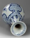 A CHINESE BLUE AND WHITE VASE, QING DYNASTY (1644–1911)