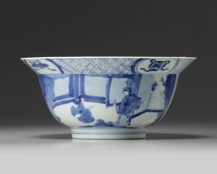 A Chinese blue and white 'klapmuts' bowl