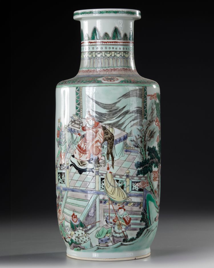A CHINESE FAMILLE-VERTE ROULEAU VASE, QING DYNASTY (1644-1911)