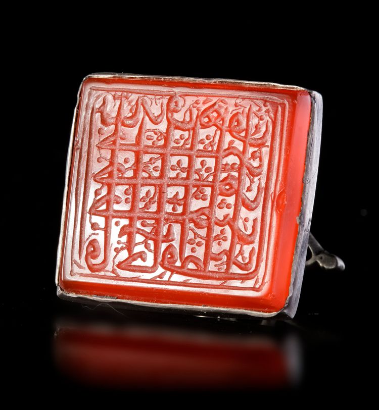 AN AGATE SEAL SILVER RING