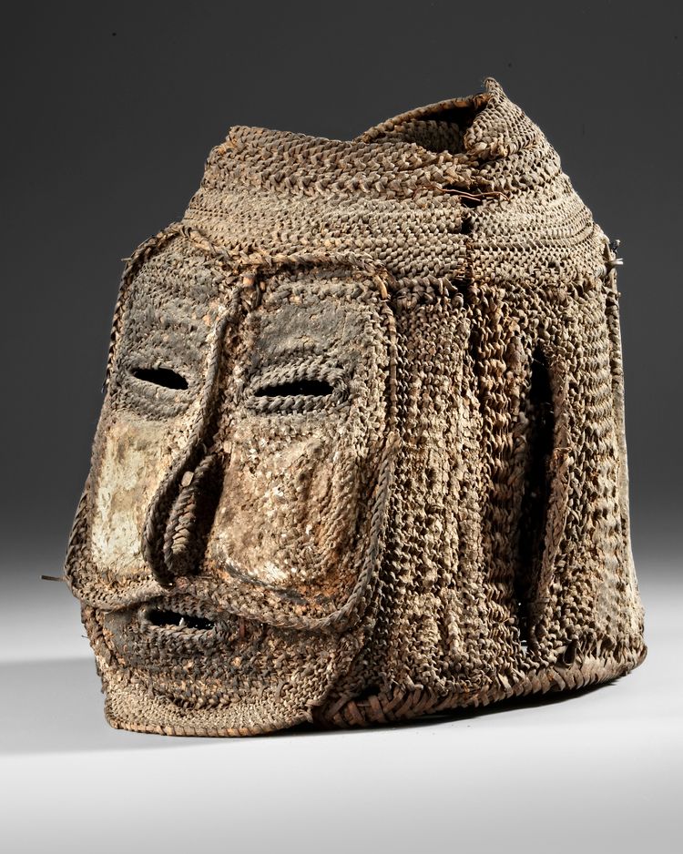 Maprik. Rare Abelam mask.