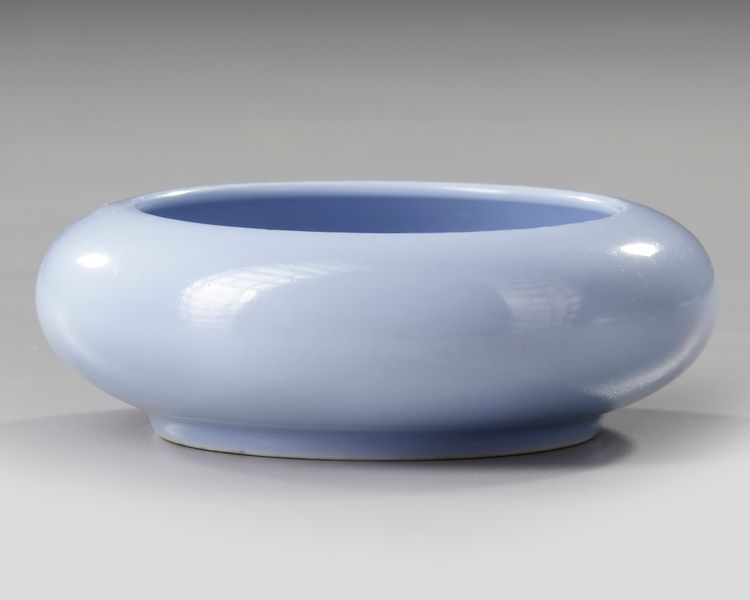 A FINE 'CLAIR-DE-LUNE' GLAZED BRUSH WASHER, KANGXI MARK AND PERIOD