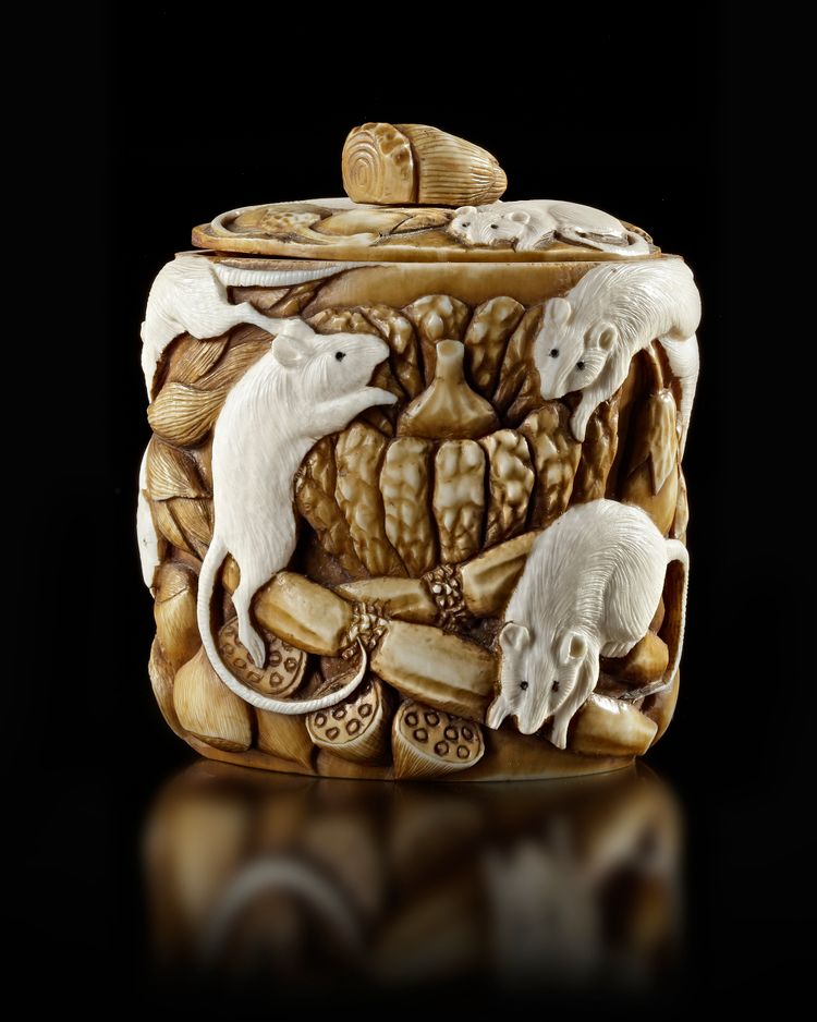 A JAPANESE  BOX AND COVER, MEIJI PERIOD (1868-1912)