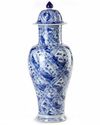 A LARGE CHINESE BLUE AND WHITE JAR AND COVER, KANGXI PERIOD (1662-1722)