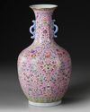 A CHINESE FAMILLE ROSE PINK GROUND VASE, 19TH-20TH CENTURY