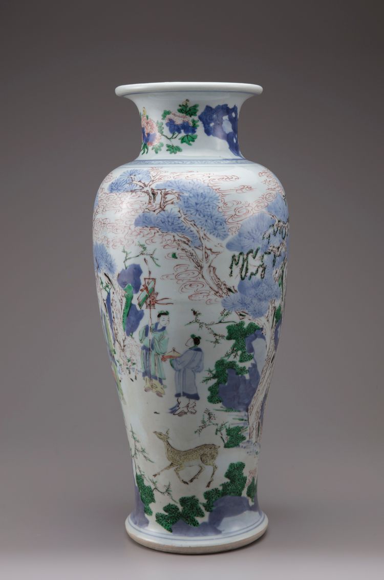 A wucai vase, guanyinzun