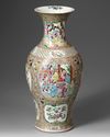 A CHINESE CANTON FAMILLE ROSE VASE, 19TH CENTURY