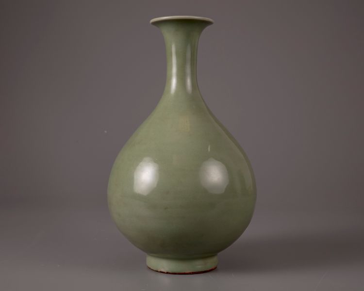 A Chinese celadon-glazed pear-shaped vase, yuhuchunping