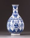 A blue and white yuhuchunping vase