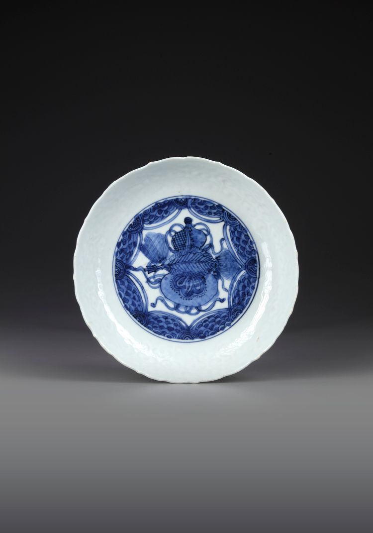 A CHINESE BLUE AND WHITE DISH,  WANLI PERIOD (1573-1619)