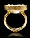 A CRYSTAL SEAL GOLD RING