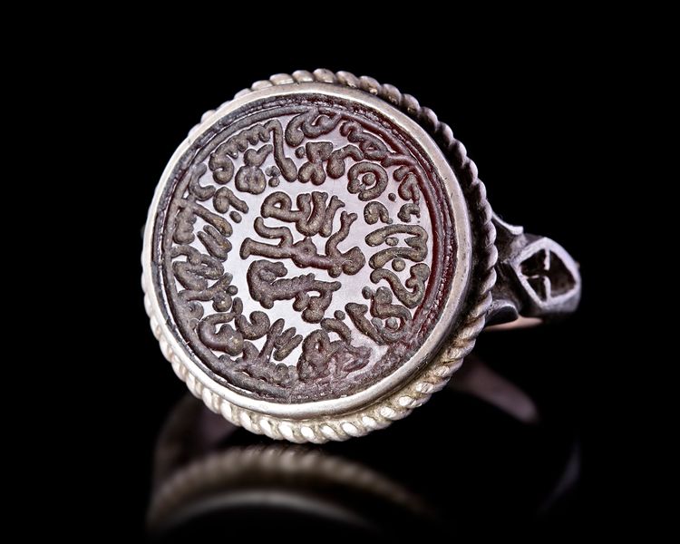 AN AGATE SEAL SILVER RING