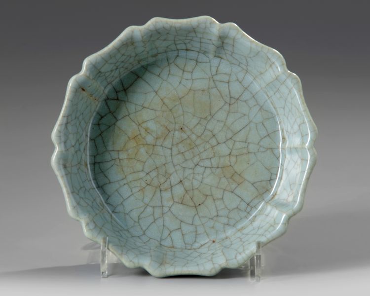A ru-type crackle glazed bowl
