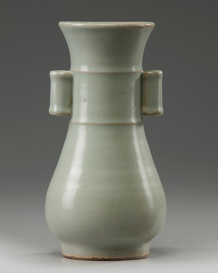 A Chinese celadon-glazed arrow vase