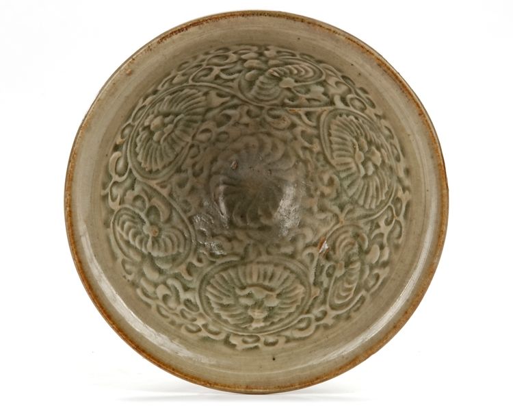 A SMALL CHINESE CELADON BOWL, SONG DYNASTY (960-1127)